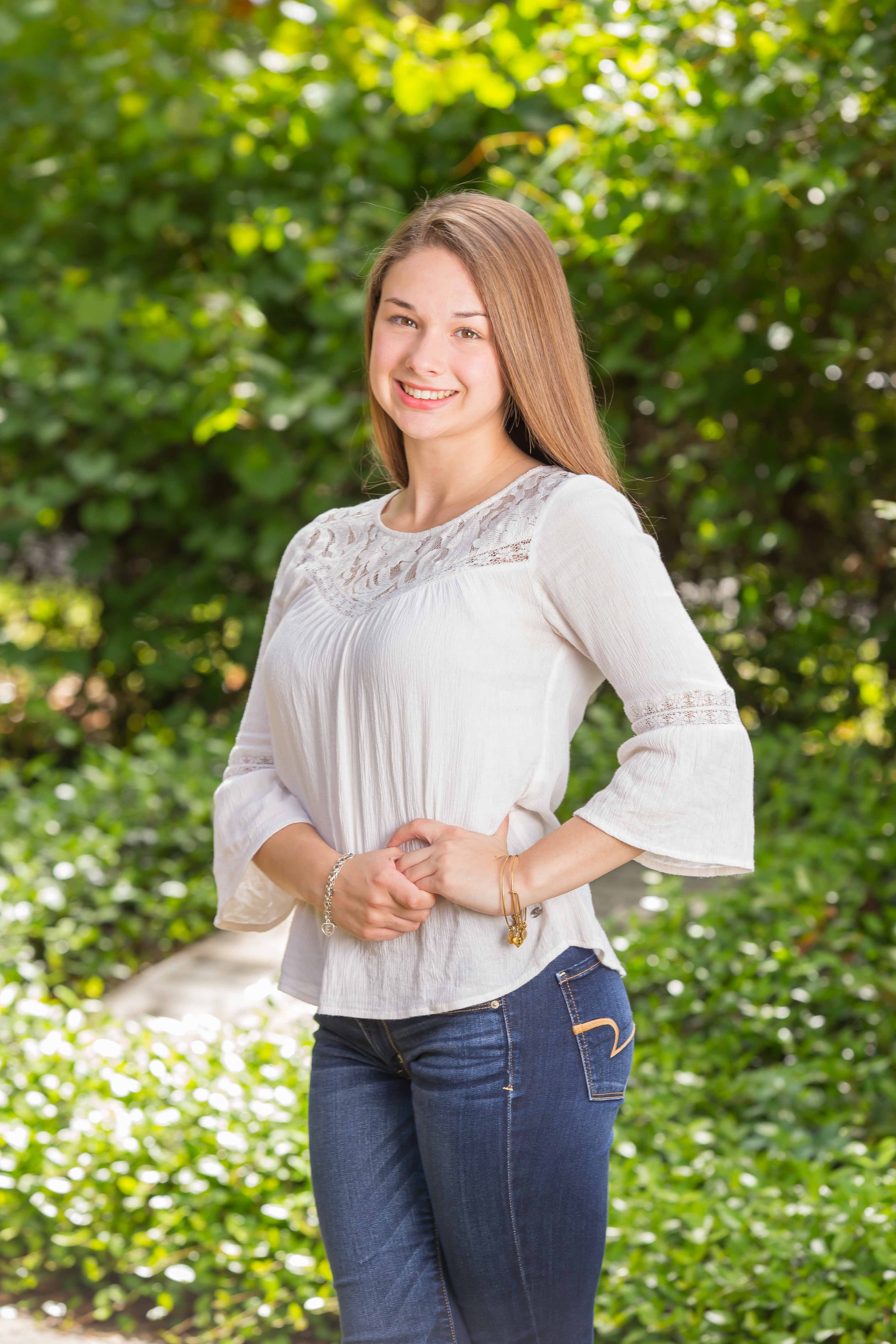 natural light high school senior at moms park ocala